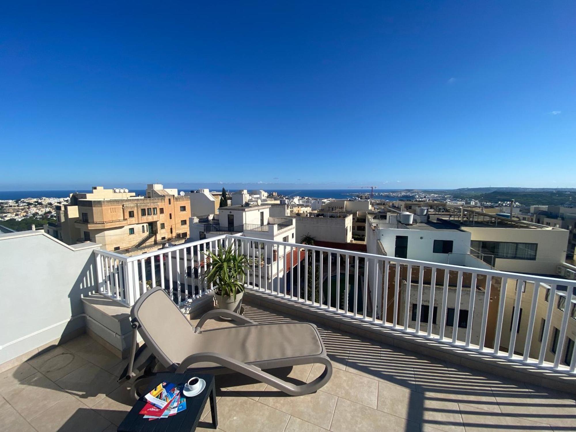 Sunshine Apartments Mellieha - Modern Two Bedroom Penthouse With Terrace エクステリア 写真
